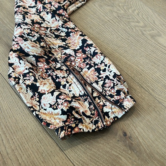 Floral Print Jogger Pants - Picture 6 of 11